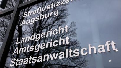 Archivbild: Karl-Josef Hildenbrand/dpa
Das Landgericht Augsburg prüft ein Wiederaufnahmeverfahren zum Münchner „Parkhaus-Mord“.