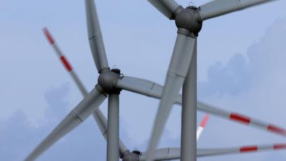 Symbolbild: Karl-Josef Hildenbrand/dpa
Die Planungen für die Ausweisung von Windkraft-Vorrangflächen im Landkreis Tirschenreuth beunruhigen die Verantwortlichen der Bürgeraktion "Gegenwind Stiftland".