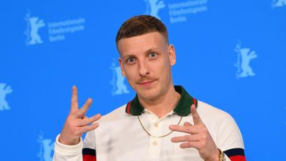 Bild: Jens Kalaene/dpa
Felix Lobrecht wird 2025 im Ersten zu sehen sein.