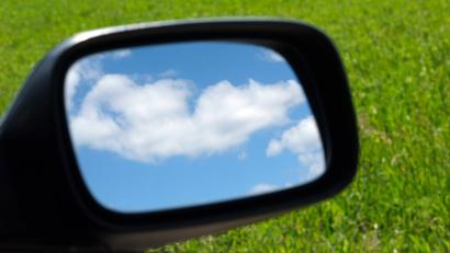 Symbolbild: Sebastian Willnow/dpa
In Amberg hat hat Radfahrer absichtlich Außenspiegel kaputtgemacht.