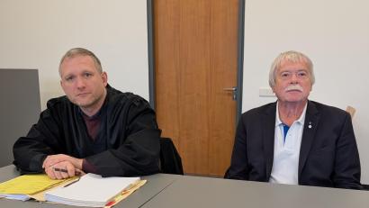 Bild: Wolfgang Würth
Dr. Klaus-Friedrich Bodmann (rechts) und sein Anwalt Tim Richter.