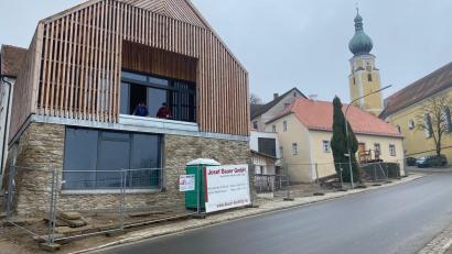 Bild: Josef Glas
Am Haus der Biodiversität in Tännesberg gehen die Arbeiten voran.