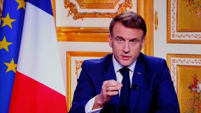 Bild: Ludovic Marin/AFP/dpa
Präsident Macron will bis zum Ende seiner regulären Zeit 2027 im Amt bleiben.
