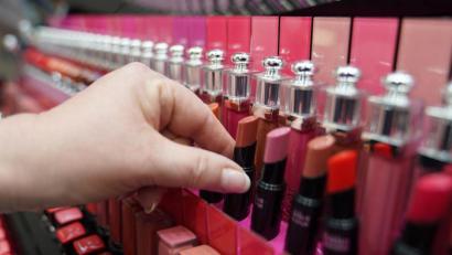 Bild: Marcus Brandt/dpa
Geschäft mit Kosmetika wächst (Archivbild)