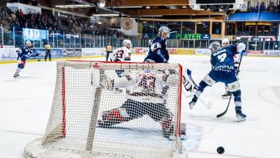 Bild: Elke Englmaier
Das Spiel der Blue Devils Weiden in Ravensburg am Freitagabend wurde einen Tag vorher abgesagt.