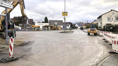 Bild: wro
Insgesamt kostet der Umbau der bisherigen Ampelkreuzung in Wiesau zu einem Kreisverkehr rund 6,5 Millionen Euro.