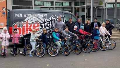 Bild: Stadt Weiden i.d.OPf.
Der Fahrradhersteller Conway hat über die Bikestation drei Fahrräder an die Stadt Weiden gespendet.