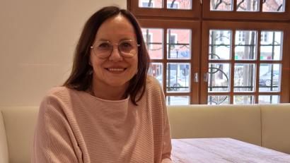 Bild: Lowak
Ilona Forster wird der Gastronomie treu bleiben. Im März möchte die 50-Jährige ihr neues Café direkt am Marktplatz in Vohenstrauß eröffnen.
