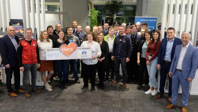 Bild: do
Vertreter von 23 Vereinen und Organisationen freuten sich bei der Spendengala des Regionalbereichs Eschenbach/Pressath der Volksbank Raiffeisenbank Nordoberpfalz über Spenden in Höhe von insgesamt 11.750 Euro.