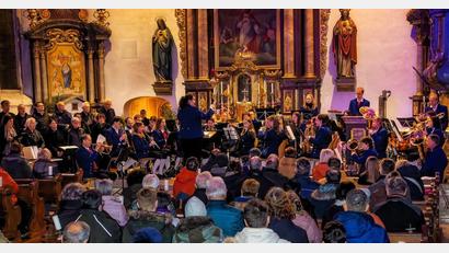 Bild: Ina Piehler
Ausgezeichnet besucht ist das Adventskonzert von Musikverein Freudenberg und Kirchenchor Wutschdorf in der Pfarrkirche St. Martin in Wutschdorf.