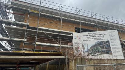 Bild: Tietz
Für den Bau des Sonderpädagogischen Förderzentrums in Nabburg muss der Landkreis Schwandorf deutlich tiefer in die Tasche greifen als zunächst gedacht.