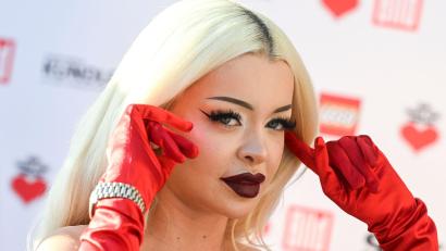 Bild: Jens Kalaene/dpa
Katja Krasavice fordert Politiker zu großzügigeren Spenden auf. (Archivfoto)