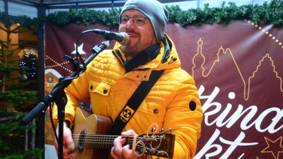 Bild: Kunz
Ben Stone mit seiner Gitarre.