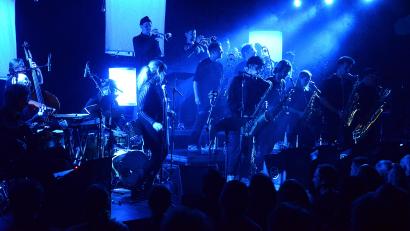 Bild: Kunz
Bevorzugt blau: Die Musikerinnen und Musiker des Jazzrausch-Bigband-Projekts.