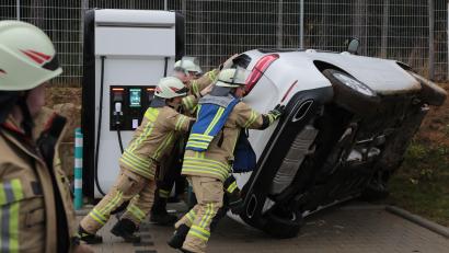 Bild: Wolfgang Steinbacher
Verkehrsunfall in Schafhof auf der Mercedes-Benz-Straße.
