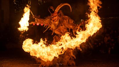 Bild: Lea-Mareen Kuhnle
So sehen die Oberpfälzer Schlossteufeln aus. Hier ist ein Krampus während der Show in Aktion.