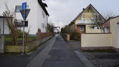 Bild: bnr
Die Sanierung der Weidengasse wird im nächsten Jahr angegangen. Die beengten Platzverhältnisse stellen die Baufirma vor große Herausforderungen.