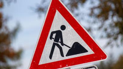 Bild: Stefan Sauer/dpa
In der Hans-Sachs-Straße in Amberg wird saniert, deshalb soll die Straße gesperrt werden.