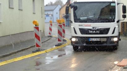 Bild: amö
Zwei Wochen ist die Engstellensimulation in der Bahnhofstraße gelaufen, um zu sehen, wie der Verkehr damit klar kommt.