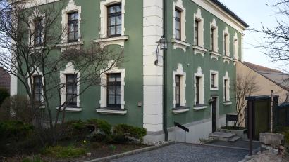 Bild: bey
Wer Räume des Marktes Parkstein nutzen will wie beispielsweise den Dipplsaal im alten Rathaus muss künftig mit der Entrichtung von Mieten einschließlich von Nebenkosten rechnen.