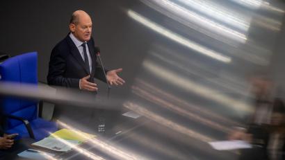 Bild: Michael Kappeler/dpa
Der Antrag des Kanzlers auf Vertrauensfrage ist der erste Schritt auf dem Weg zur Neuwahl des Bundestags.