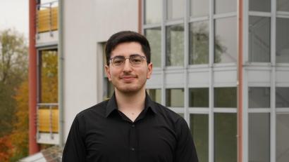 Bild: kaz
Dr. Shamil Gurbanov arbeitet als Arzt für innere Medizin am Krankenhaus Kemnath. Derzeit absolviert er eine Weiterbildung zum Kardiologen. Damit ausländische Ärzte in Deutschland erfolgreicher Fuß fassen können, hat er ein Standard-Lehrwerk verfasst.