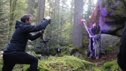 Bild: Veronika Haider
Daniel Reichenberger filmt den „Bluadigen Thamer“.