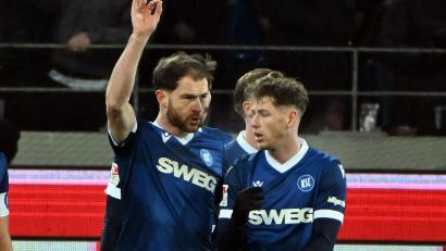 Bild: Uli Deck/dpa
KSC-Stürmer Budu Siwsiwadse (l) zeigte mal wieder seine Torjägerqualitäten.