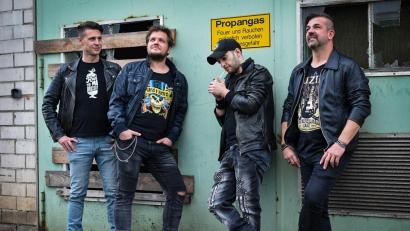 Bild: Hank Fenech
Die "Rusty Road Runners" sind eine Rockband aus dem Raum Regensburg. Domingo Martinez (zweiter von rechts) und Mario Höpfl (rechts) waren im Kulturkiosk-Podcast zu Gast.