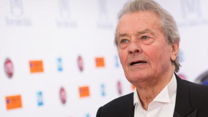 Bild: Daniel Reinhardt/dpa
Alain Delon, der im August 2024 verstarb, hat einige Jahre seiner Kindheit in Weidens Partnerstadt Issy-les-Moulineaux verbracht.