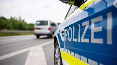 Bild: Guido Kirchner/dpa
Zwei Leichtverletzte sind die Folge eines Unfalls auf der Autobahn.