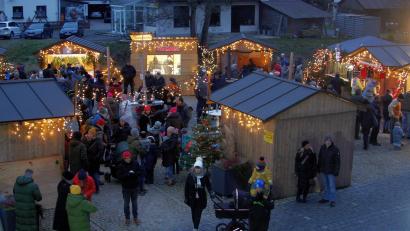 Bild: wro
Der Falkenberger Adventsmarkt war auch ein Treff der Generationen.