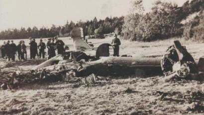 Bild: Archiv Friedrich Mang/exb
Flugzeugabsturz Mehlmeisel 1944: Das Flugzeug war nur noch ein Trümmerhaufen.