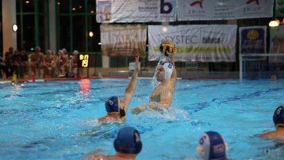 Bild: Dieter Jäschke
Robert Reichert (hinten/Nummer 8) und der SV Weiden besiegten den VfB Friedberg klar.