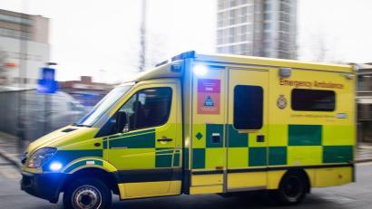 Bild: Dominic Lipinski/PA Wire/dpa
Todesfall im Stadion: Zuschauer stirbt beim Manchester-Derby.