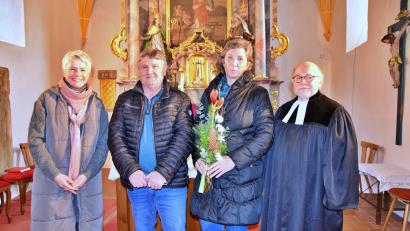 Bild: hdk
Verabschiedung mit (von links) Vertrauensfrau Karin Hiltel, Rudi und Andrea Hagerer sowie Pfarrer Matthias Ahnert.