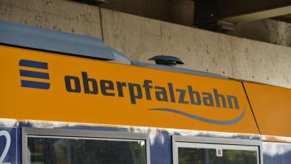 Symbolbild: Bundespolizei/exb
Nach einem Vorfall in der Oberpfalzbahn auf der Fahrt von Schwandorf nach Weiden ermittelt nun die Bundespolizei.