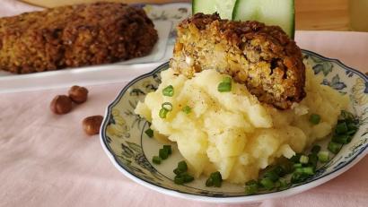 Bild: Carolin Schiml
Bei der Weidener Kochbuchautorin Carolin Schiml gibt es zu Weihnachten einen veganen Braten zu essen.