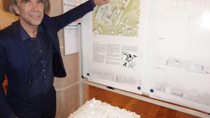 Bild: ui
Ludwig Karl hat den Architektenwettbewerb des Landkreises für die Erweiterung der Lobkowitz-Realschule in Neustadt/WN gewonnen.