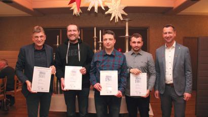 Bild: Martina Weiß, Elektro Lück
Ehrungen bei Elektro Lück (von links): Georg Wittmann, der auch den Goldenen Meisterbrief von der Handwerkskammer erhielt, Christian Gehring, Sebastian Reinwald, Christoph Tora und Geschäftsführer Markus Weiß.