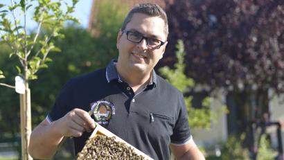 Bild: Ackermann
Andreas Ackermann aus Pressath widmet sich nach einem langen Arbeitstag am liebsten der Familie - und seinen Bienen.