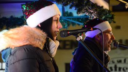 Bild: Kunz
"Tunes for Two" in der Musikhütte auf dem Weidener Christkindlmarkt.