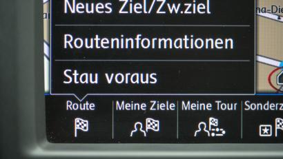 Symbolbild: picture alliance / Armin Weigel/dpa/Symbolbild
Ein Navigationsgerät spielte eine wichtige Rolle bei einem Verkehrsunfall in der Gemeinde Weigendorf