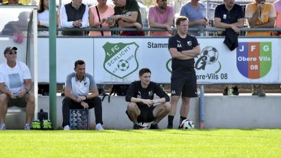 Archivbild: Hubert Ziegler
Bastian Ellmaier (Zweiter von rechts) und Thomas Pirner (Zweiter von links) bleiben das Trainerduo in Schlicht.