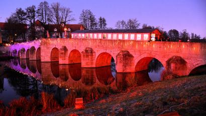 Bild: ubb
Auch etwa 350.000 LEDs sorgten im Fischhofpark für beste Stimmung beim kunsthandwerklichen Weihnachtsmarkt.