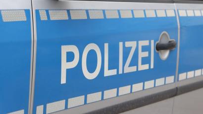 Symbolbild: Bodo Schackow/dpa
Ein Ladendetektiv in Weiden hat ein Diebesduo aufgehalten.