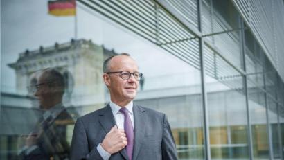 Bild: Michael Kappeler/dpa
Kanzlerkandidat Merz will nach einem Wahlsieg einen Wechsel in der Asyl- und Einwanderungspolitik.