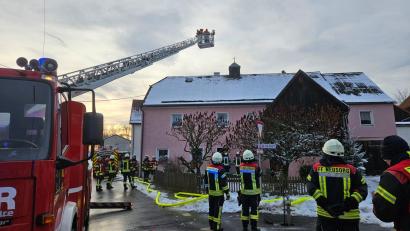 Bild: obe
Wegen Rauchentwicklung sowie Feuer- und Funkenflug musste am 1. Januar die Feuerwehr nach Wernersreuth ausrücken.
