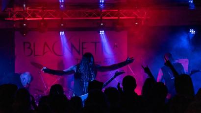 Bild: Bockisch/exb
Die Amberger Heavy- und Thrash-Metal Band BlacKNetiC lädt zu „Kings Of Insanity" ins Trio.