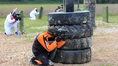 Archivbild: Gerhard Götz
Paintball-Spieler auf dem Areal in Trisching: Die Betreibergesellschaft des Event-Parks Oberpfalz hat Insolvenz angemeldet.